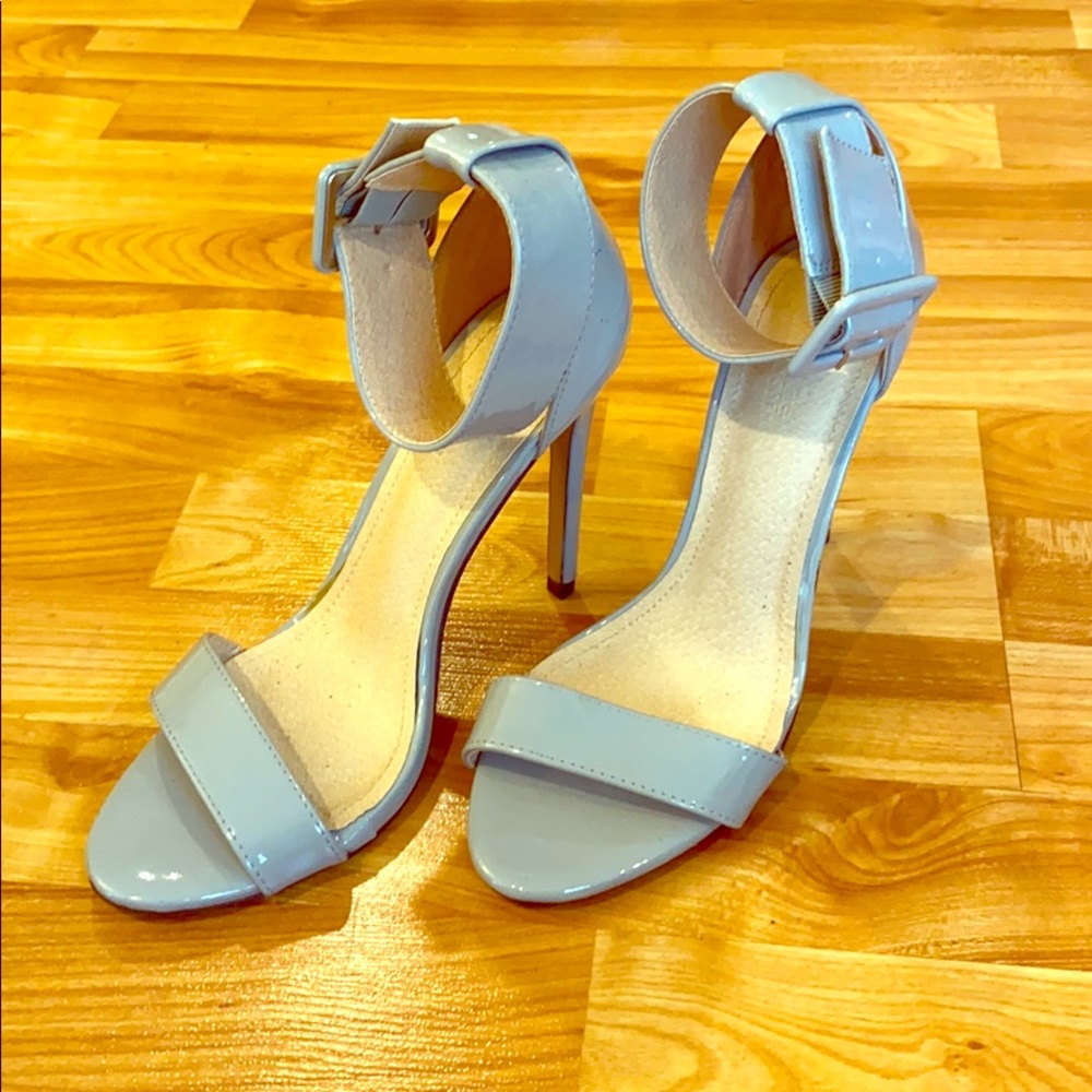 Gray shiny heels